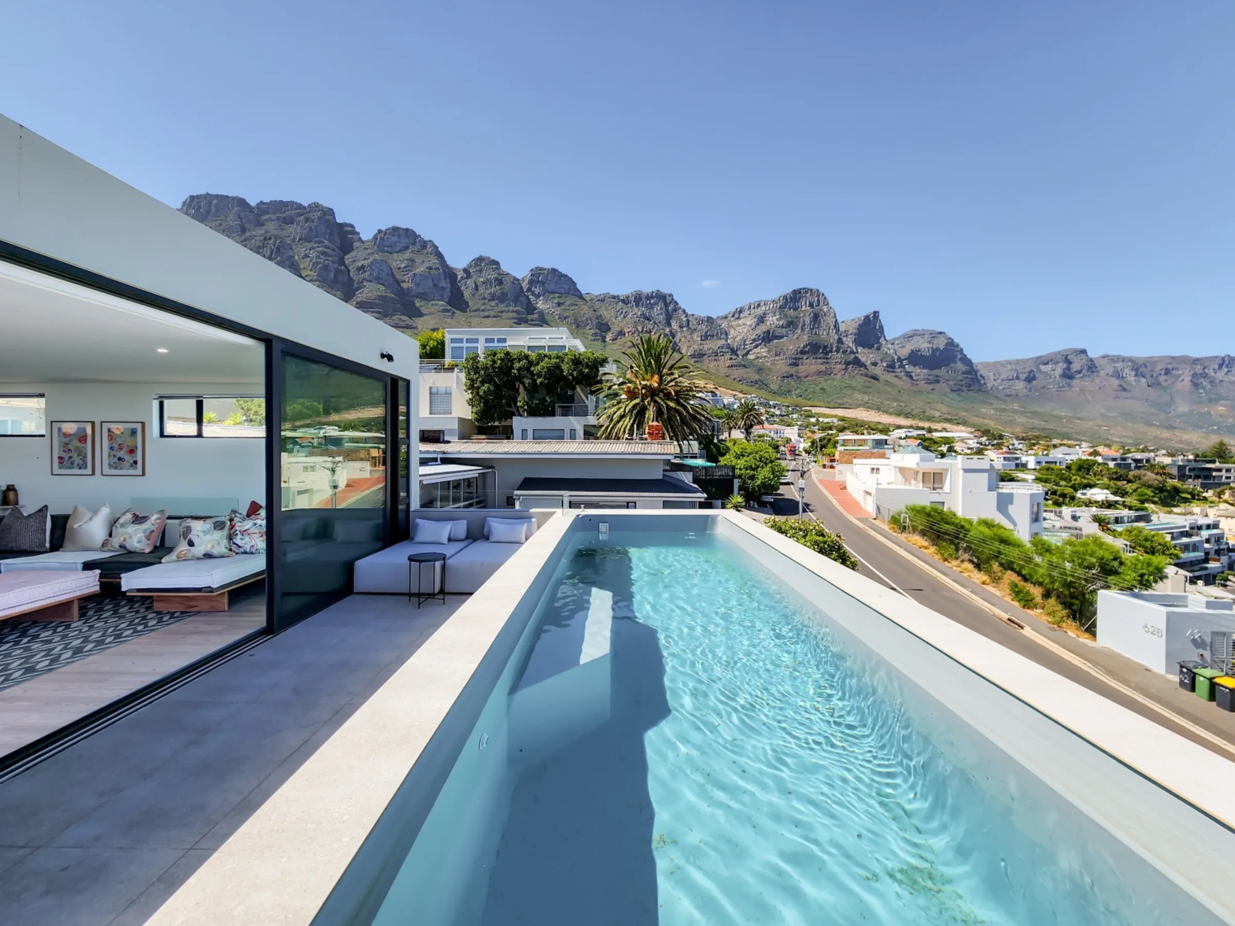 Villa Rohalya pool with panoramic view of the Twelve Apostles